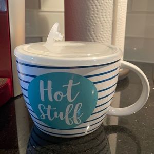 Large mug with steam lid.